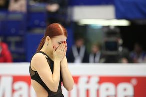 Slzy, pády i další triumf hvězdného páru. Tak pokračovalo krasobruslařské ME