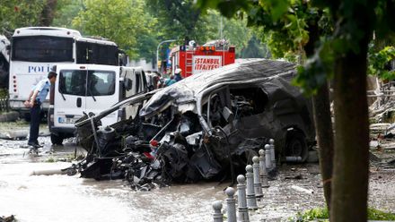 Očitý svědek natočil na svůj mobil následky teroristického útoku v Istanbulu