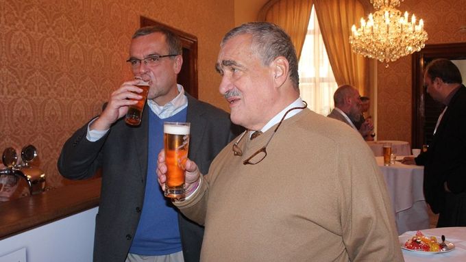 Předseda TOP Karel Schwarzenberg a Miroslav Kalousek (Ilustrační foto)