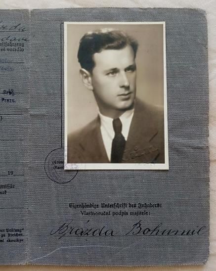 Staré řidičské průkazy v aukci Aukro