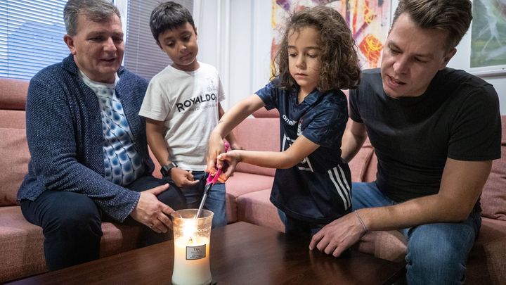 Pár gayů pečuje o romské kluky. Vystupujeme otevřeně, ale nebývá to příjemné, říkají