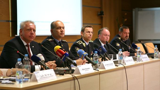 Milan Chovanec, Martin Vondrášek, Zdeněk Laube, Michal Mazánek a Michal Majer.