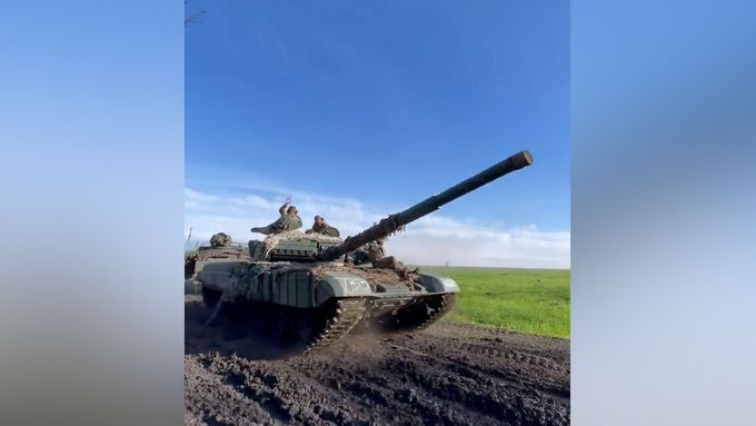 Tank Tomáš, na nějž se složili Češi, pomáhá v bojích na Ukrajině.