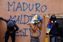 Přijměte vůči Madurovi co nejdříve sankce, vyzývá venezuelský exil Evropskou unii