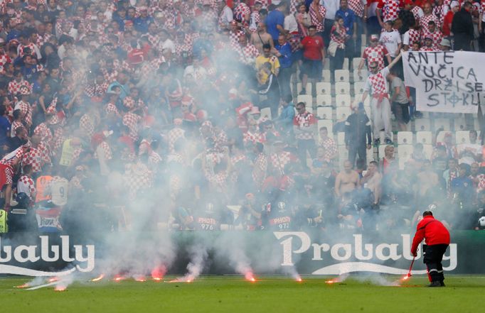 Euro 2016,Česko-Chorvatsko: výtržnosti chorvatský fanoušků