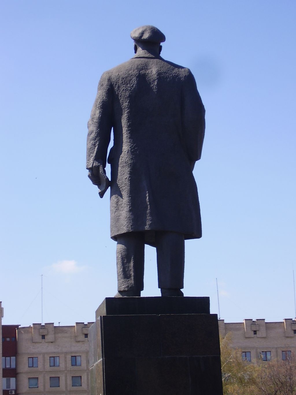 Leninova socha na náměstí ve Slavjansku.