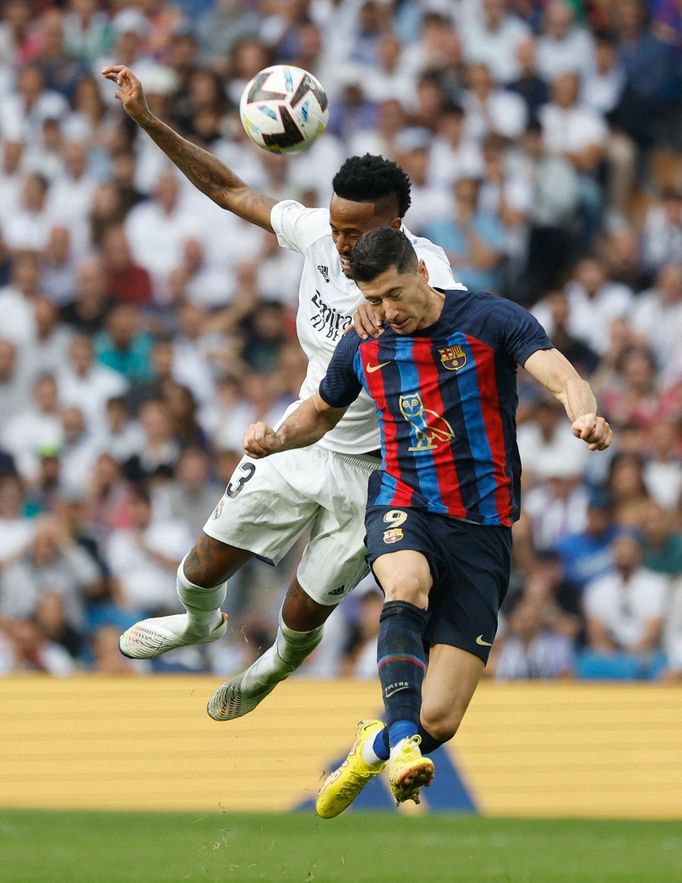 Soccer Football - LaLiga - Real Madrid v FC Barcelona - Santiago Bernabeu, Madrid, Spain - October 16, 2022 FC Barcelona's Robert Lewandowski in action with Real Madrid's