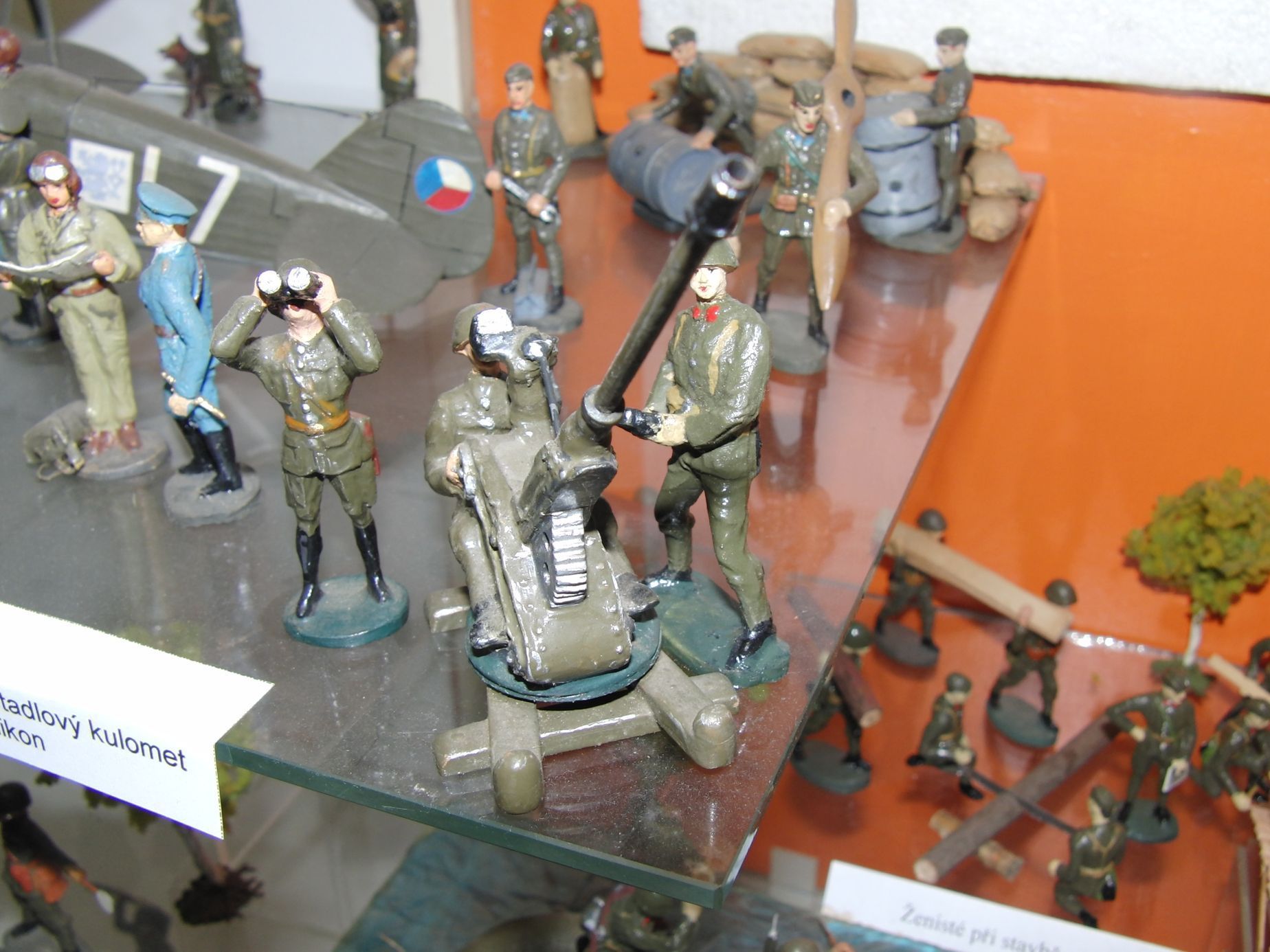 Vojáčci a modely vojenské techniky Lubora Šušlíka