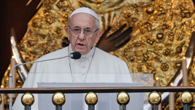První papež z Latinské Ameriky ve filmu představuje mnohdy pokrokové názory na chudobu, smrt či církevní skandály.