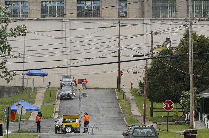 Hon na uprchlé vězně z New Yorku pokračuje, smyčka se utahuje