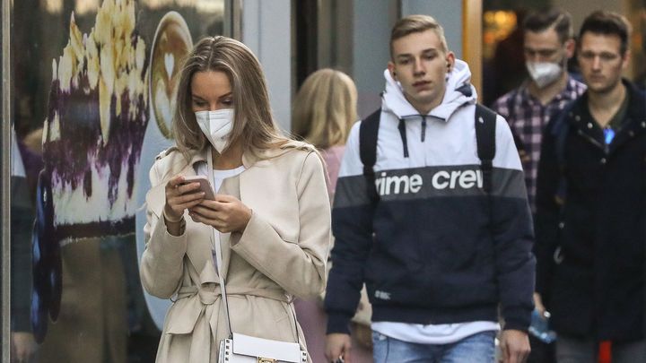 Pokud epidemie nezpomalí, bude v prosinci denně i 50 tisíc případů, varují statistici; Zdroj foto: Jakub Plíhal