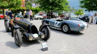 Každé je svým způsobem jedinečné a je těžké zmínit jen pár z nich. Vlevo Bugatti type 59 Sports, jediné auto s patinou. Závodil s ním René Dreyfus, pak ho načerno přelakoval další majitel, belgický král. Dnes jej vlastní Fritz Burkard ze Švýcarska a jezdí s ním celkem pravidelně do práce.