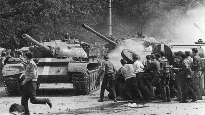 Invaze vojsk varšavské smlouvy do ČSSR v srpnu 1968.