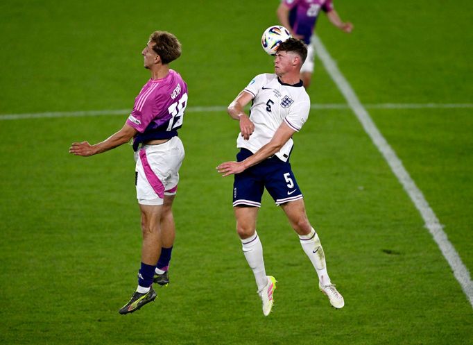 Nelson Weiper  a Charlie Cresswell ve finále ME do 21 let Anglie - Německo