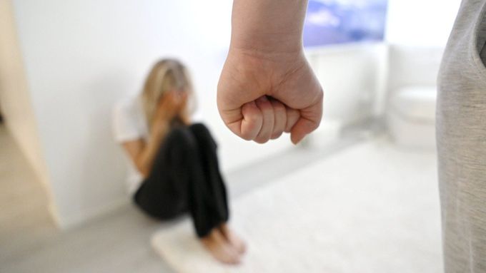 Žena si v manželství vytrpěla hodně.