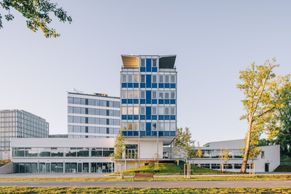 Architekti zachránili zapomenutou panelárnu. Roky o ni nikdo nestál, dnes opět ožívá