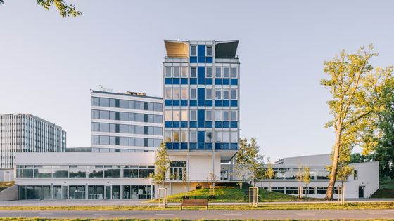 Architekti zachránili zapomenutou panelárnu. Roky o ni nikdo nestál, dnes opět ožívá