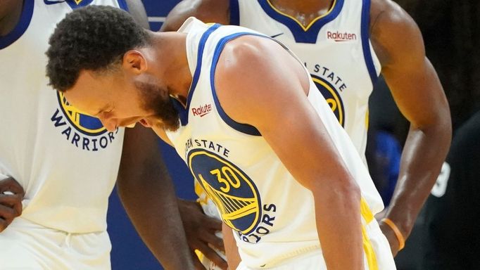 October 30, 2019; San Francisco, CA, USA; Golden State Warriors guard Stephen Curry (30) reacts after an injury against the Phoenix Suns during the third quarter at Chase