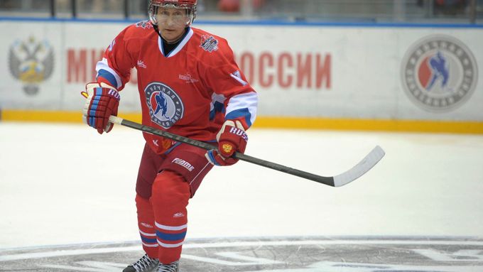 Vladimir Putin při hokejovém zápase