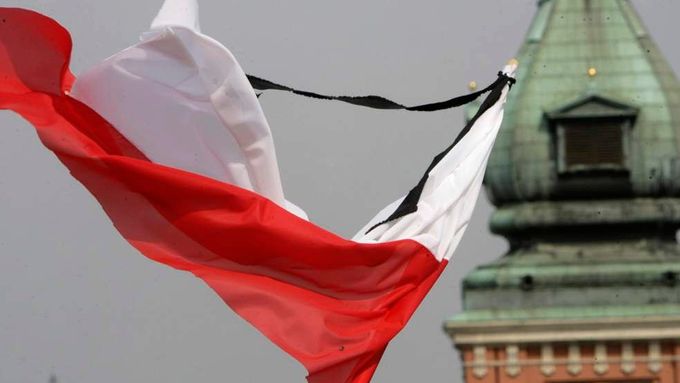 Poláci se loučí s Kaczyńskými, Krakov i Varšava jsou v černé