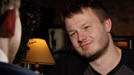 Musíme udělat člověka šťastným, i kdyby měl pít celý večer vodu, říká majitel Baru, který neexistuje