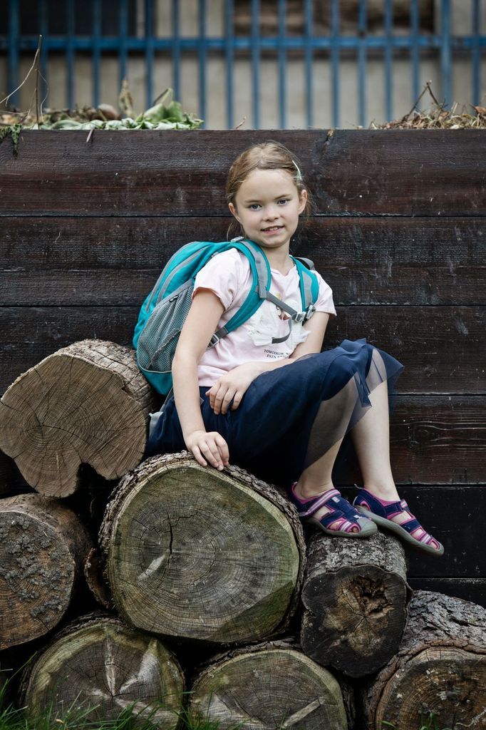 V případě Nely rodiče narážejí na společenský stereotyp: nadané dítě by mělo být premiant, všude a ve všem první, ženoucí se dopředu.