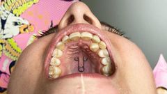 Tetování na patře úst. Dokonalé místo pro přísně střežené tajemství