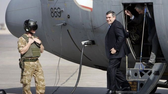 Britský premiér Gordon Brown poprvé na návštěvě Iráku