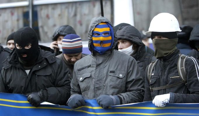 Demonstranti blokují vchody v sídle vlády.