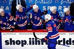 Švédská euforie zase zhasla. Američané přejeli domácí hvězdy a zahrají si o zlato