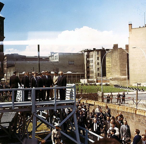 John F. Kennedy u Berlínské zdi