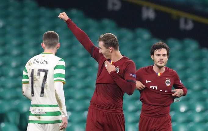 Lukáš Juliš slaví gól v zápase Celtic Glasgow - Sparta Praha