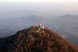 Kamenná rozhledna z roku 1850 a nejstarší horská meteorologická observatoř od roku 1903. Místo, kde je nejvíc bouřek v Česku.
