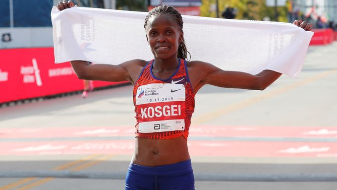 Brigid Kosgeiová zaběhla rekordní maratonský čas