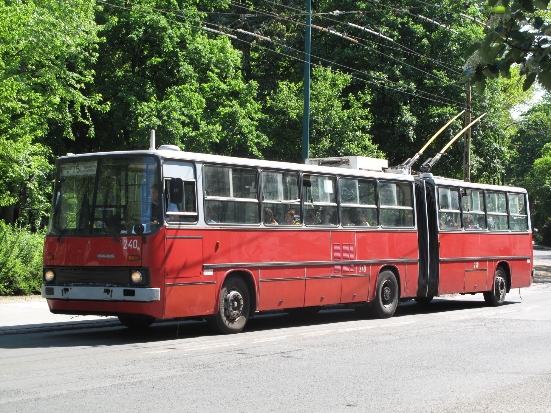 Ikarus 280T