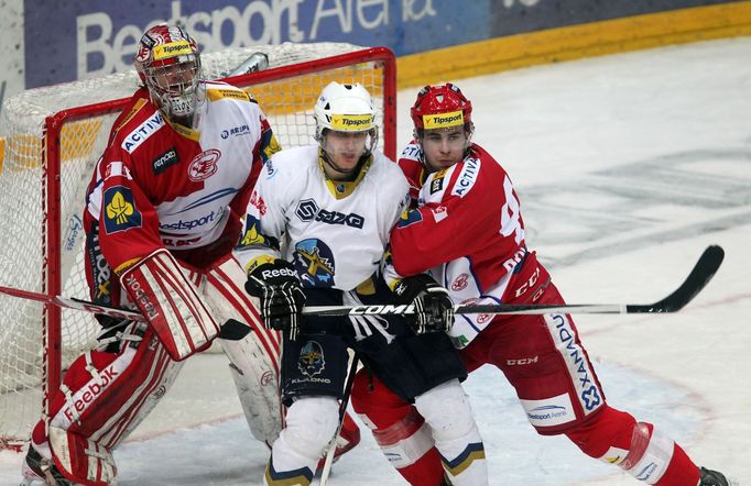 Hokej, extraliga, Slavia - Kladno: Miroslav Kopřiva a Michal Poletín (vpravo)