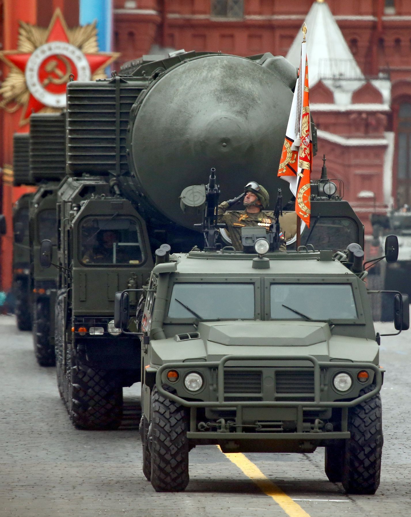 Vojenská přehlídka v Moskvě k oslavám Dne vítězství.