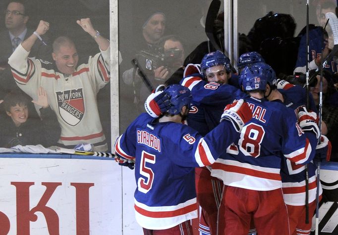 Radost hráčů Rangers v zápase NY Rangers - New Jersey Devils