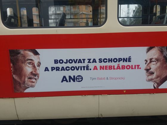 Tandem Babiš a Stropnický, nerozlučná předvolební dvojice, jezdí na tramvajích.