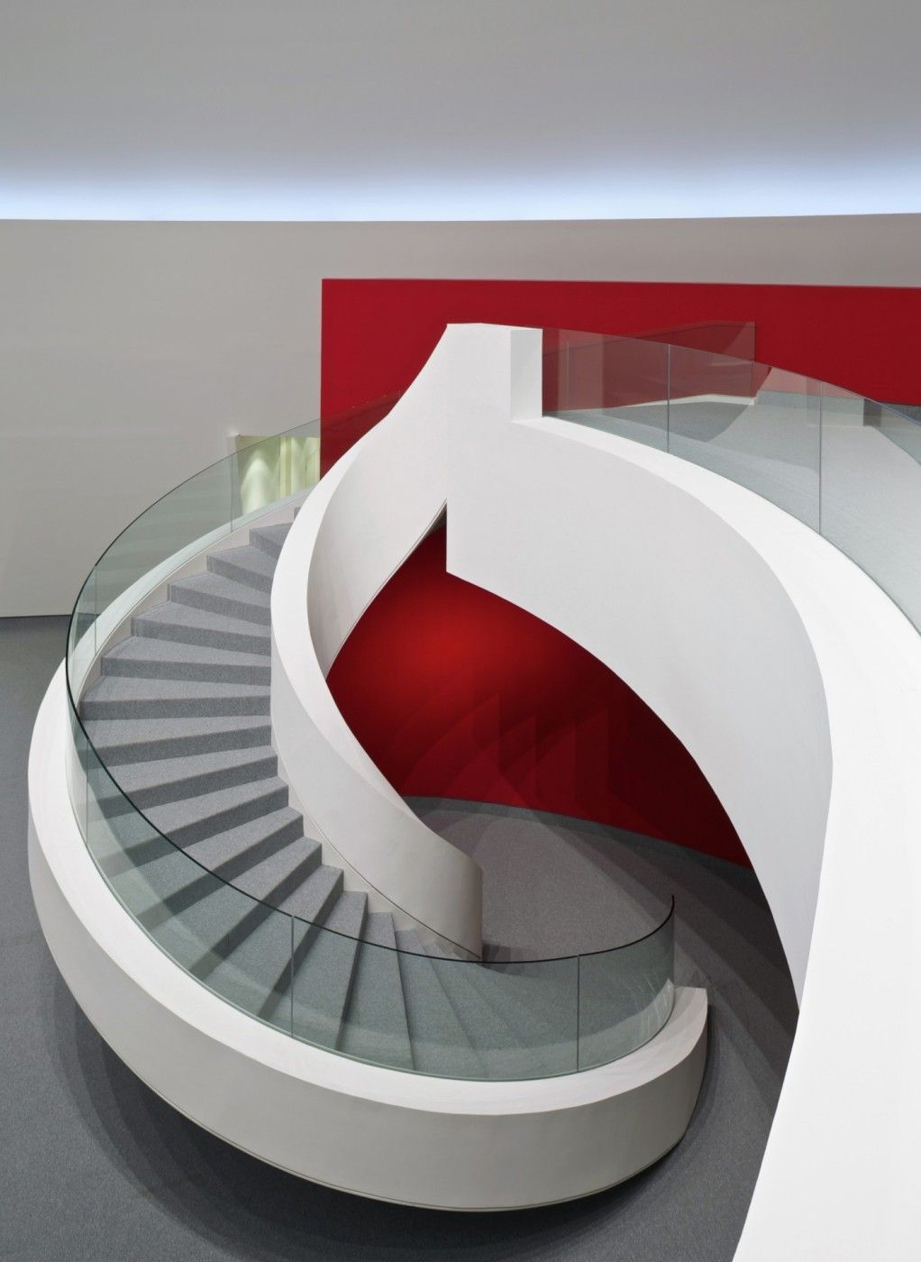 Oscar Niemeyer - Španělsko - Kulturní centrum v Aviles - schodiště