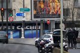 ... ve čtvrti Vincennes obsadili další džihádisté košer supermarket, a zajali podle prvotních zpráv pět rukojmích.