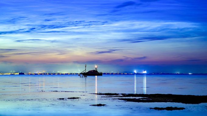 Nejčastěji lze tento jev vidět v letních měsících po západu slunce (přibližně 60 až 90 minut po západu) a nejlépe v pásmu mezi 50° a 70° severní šířky, což zahrnuje i Českou republiku.