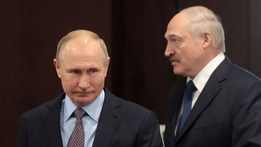 Vladimir Putin s Alexandrem Lukašenkem na archivním snímku z února 2019.