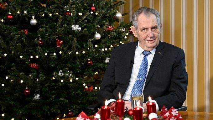Prezident Miloš Zeman při vánočním proslovu ze zámku v Lánech.