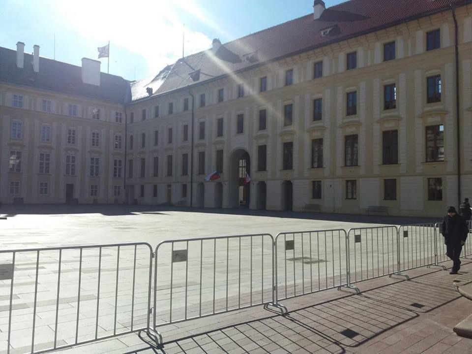 Inaugurace Miloše Zemana - uzavřené nádvoří