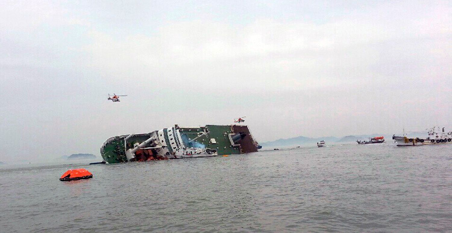 U Korejského poloostrova se potopil trajekt Sewol se 459 lidmi na palubě