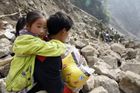 Sirotky po čínském zemětřesení nikdo nechce