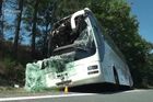 Dálnici D35 u Litovle uzavřela nehoda autobusu, na místě bylo 24 zraněných