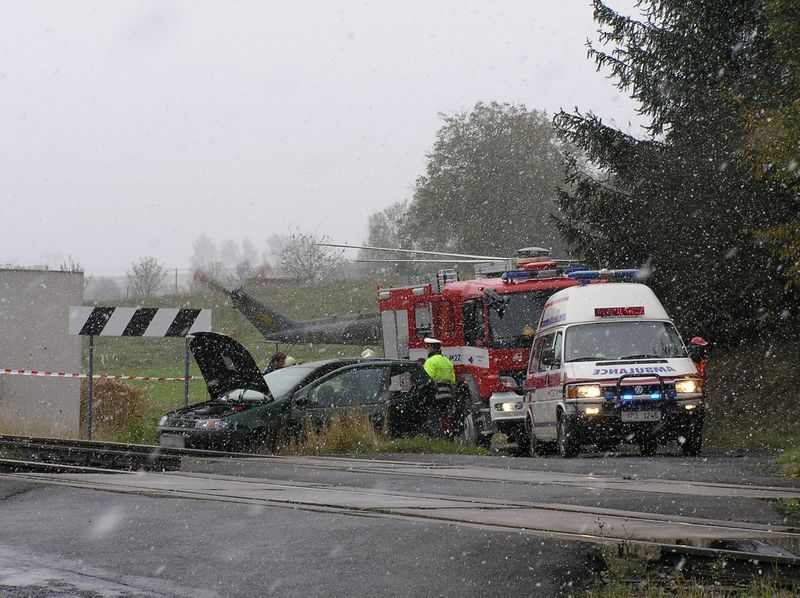 Vlak srazil na přejezdu auto