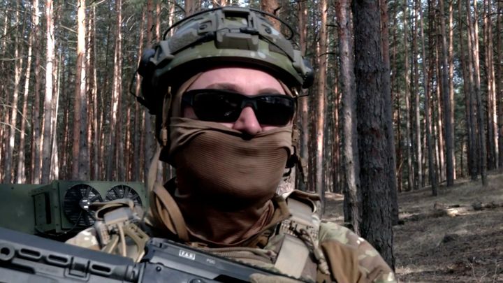 "Prahnu po pomstě za zavražděné děti." Na Rusy udeří motivovaná Ocelová hranice